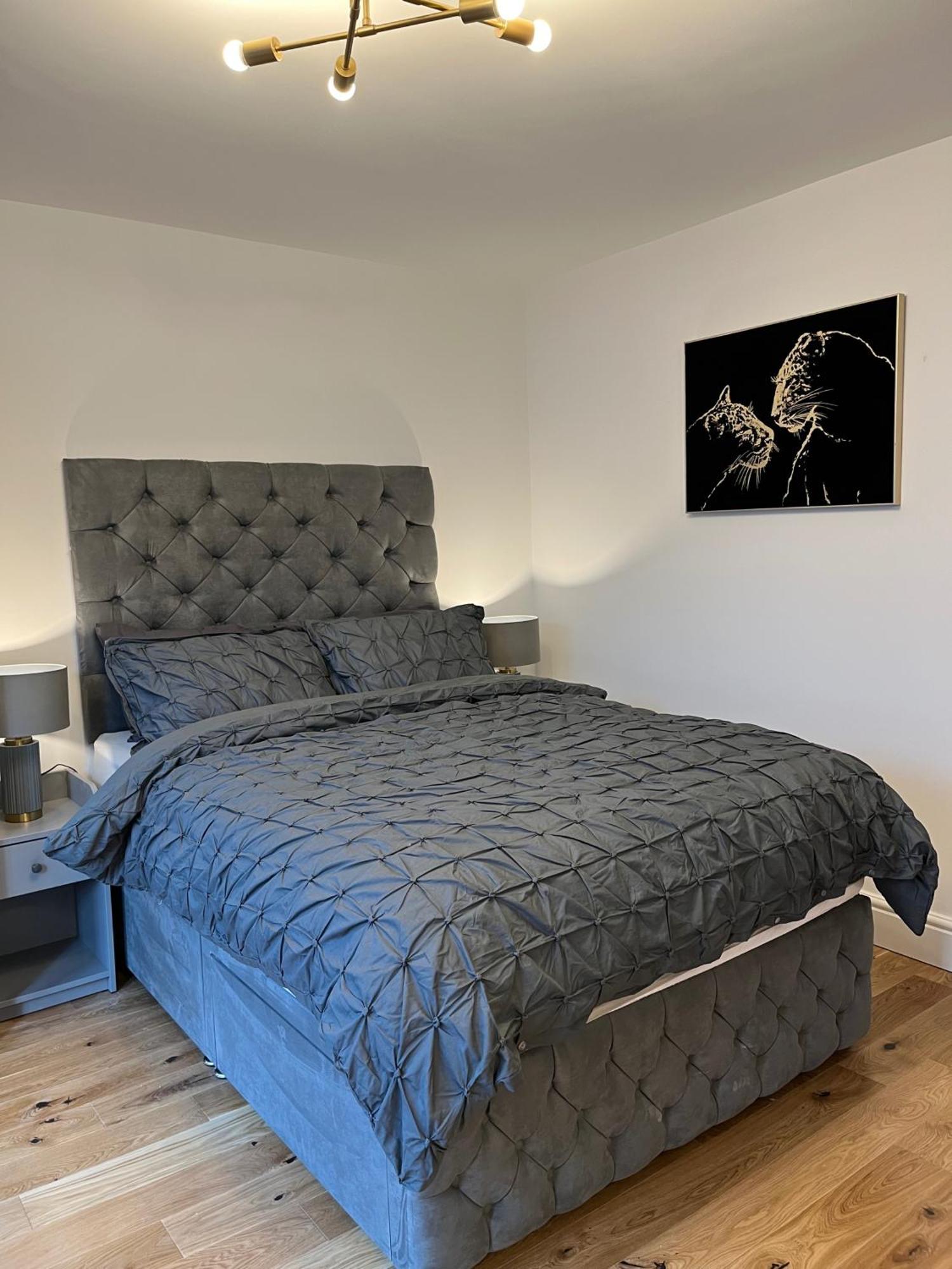 East London 1-Bed Apt Sleeps 2 With Parking * London