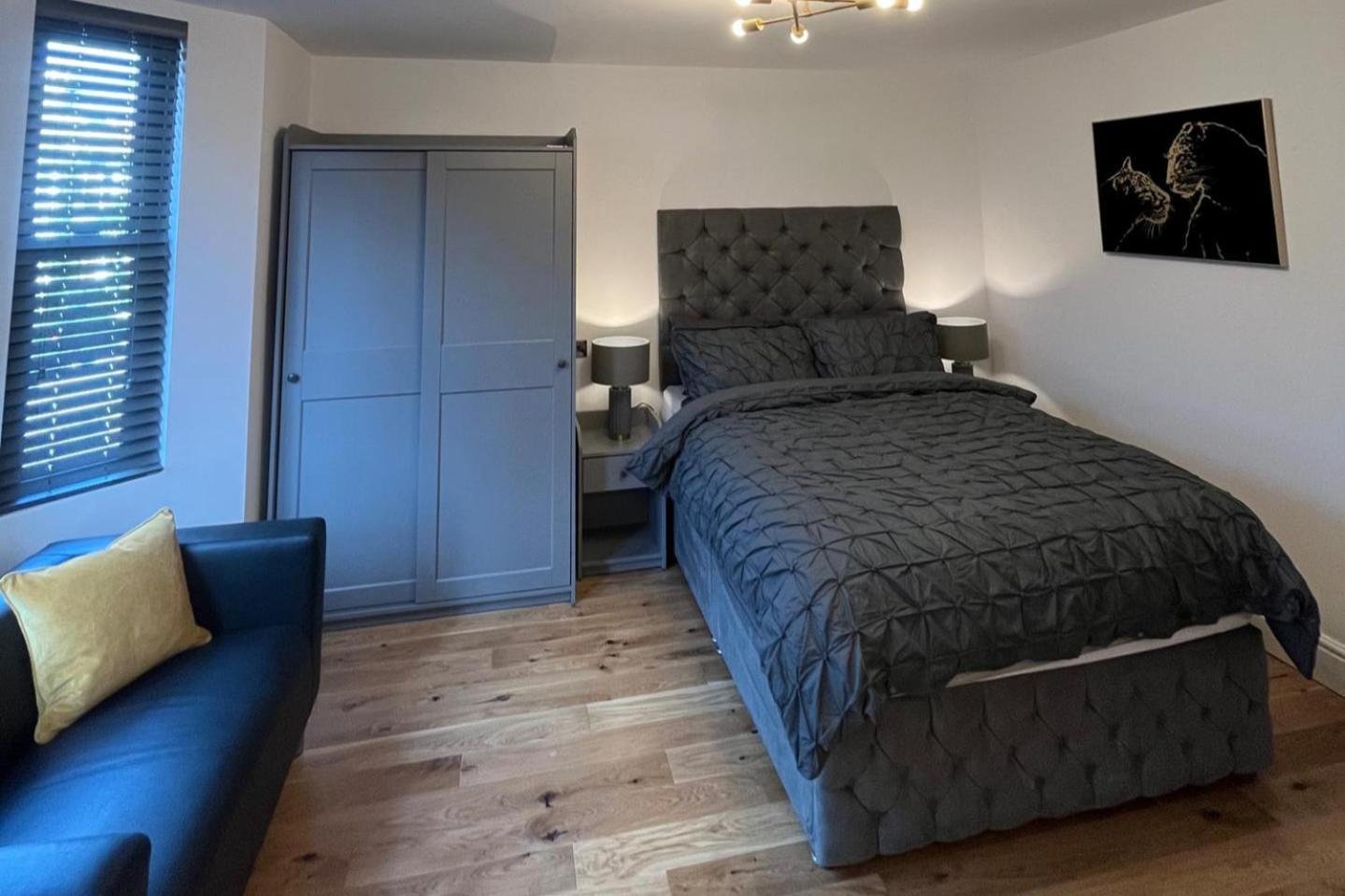 East London 1-Bed Apt Sleeps 2 With Parking *
